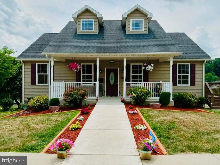 a view of house with yard