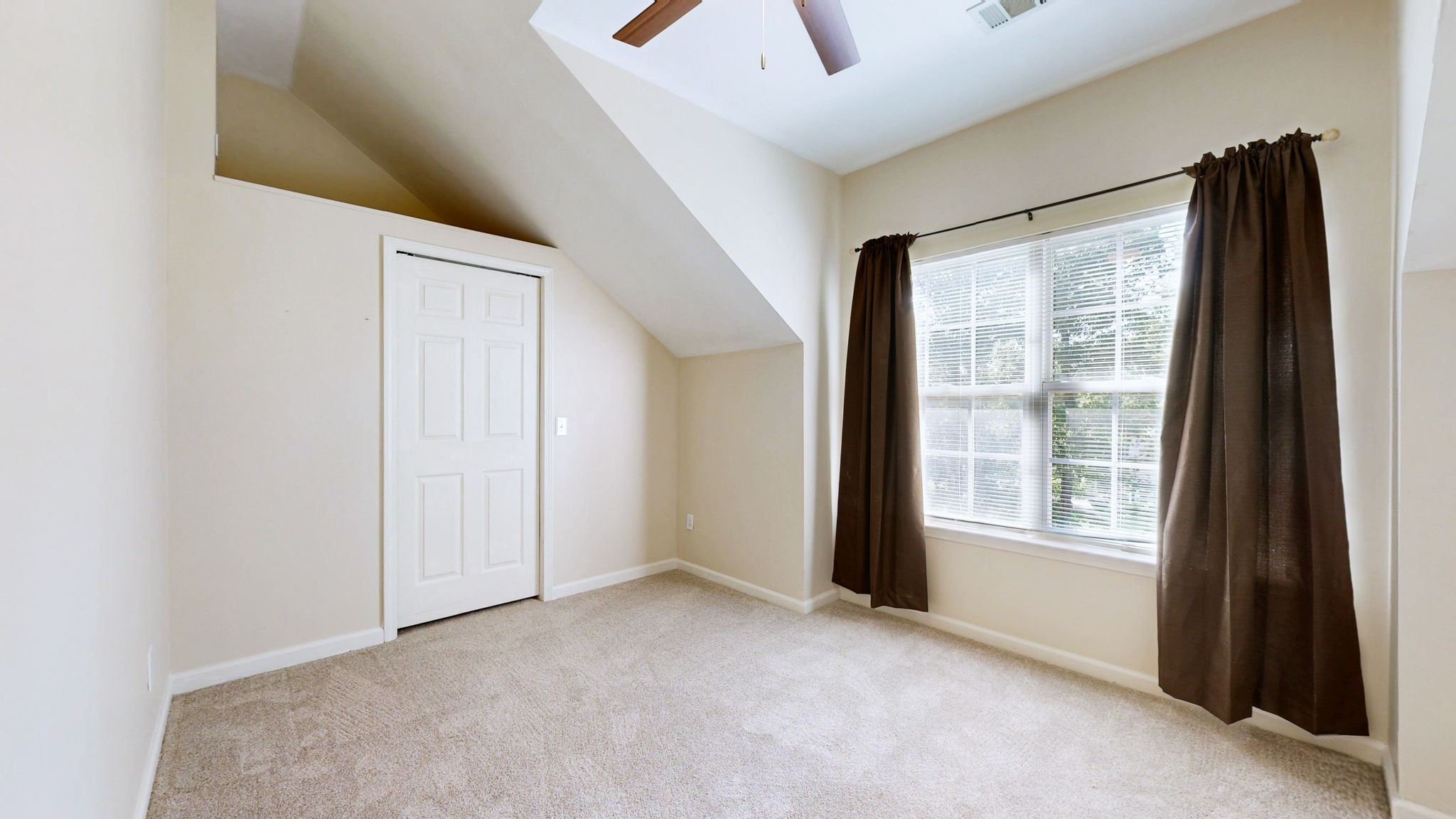 200 Eastside Road Burns, TN 37029 - Photo 21 of 32 an empty room with windows and closet