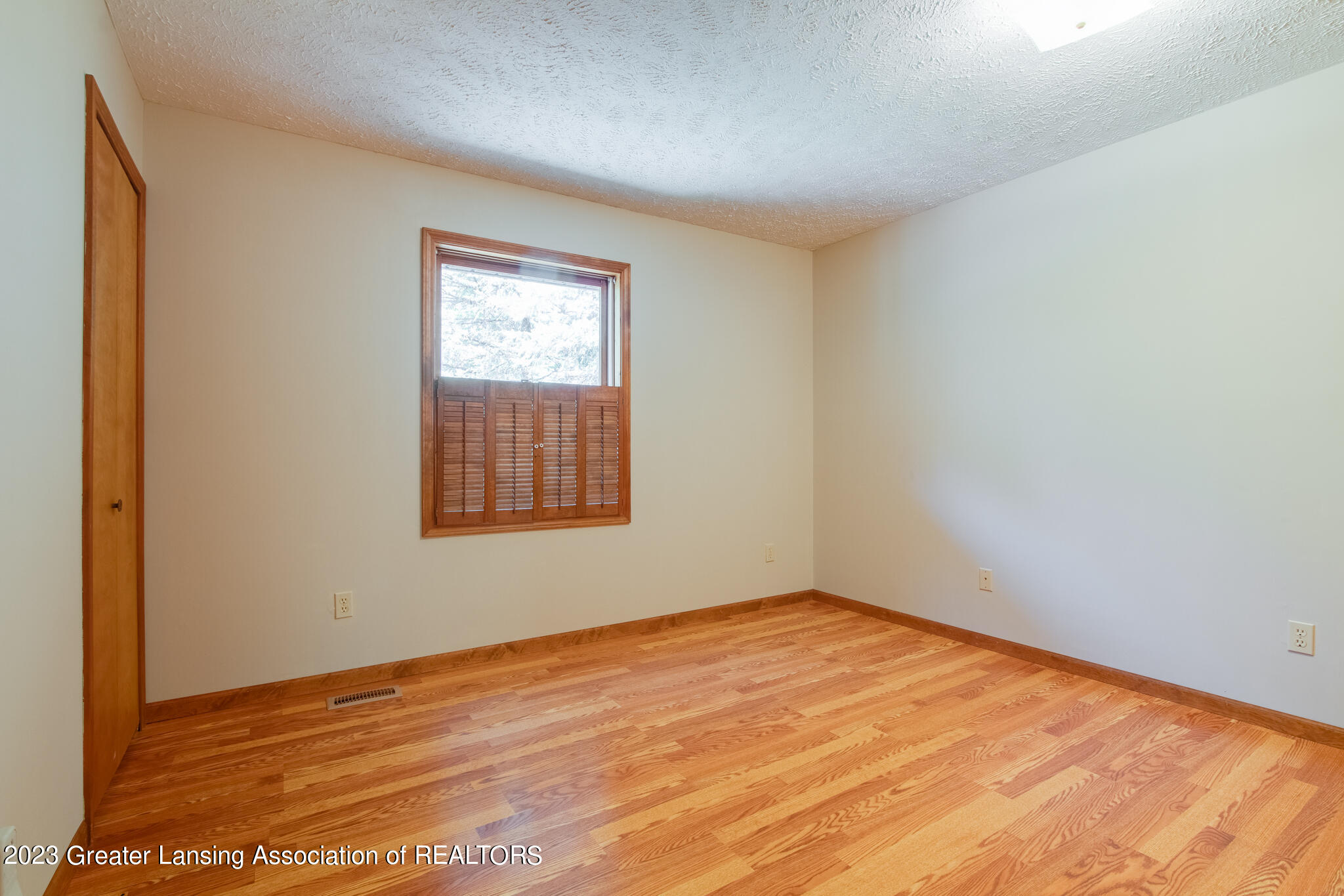 5975 Harper Road Holt, MI 48842 - Photo 12 of 34 5975_Harper_DOUG-37