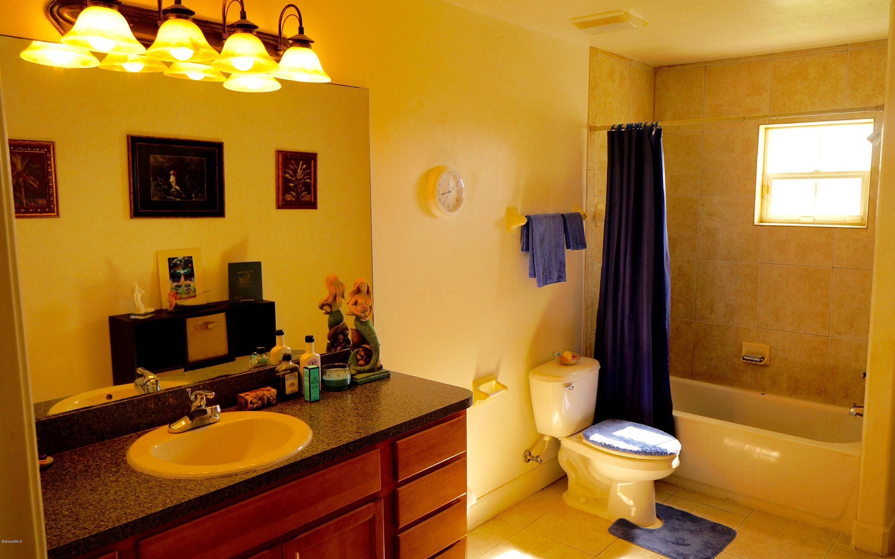 813 Catalina Road Cocoa Beach, FL 32931 - Photo 19 of 24 19-2nd Floor Guest Suite Bathroom