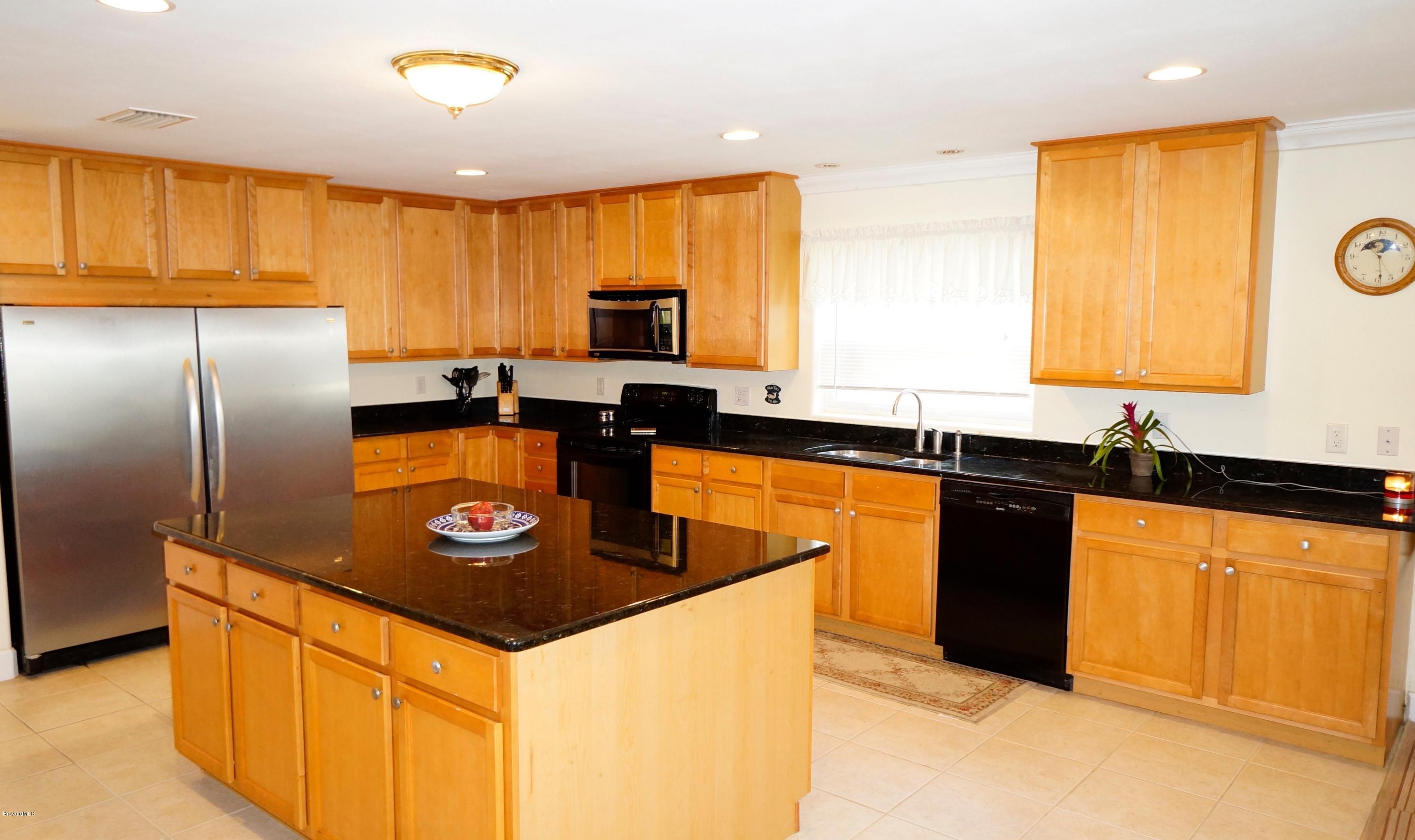 813 Catalina Road Cocoa Beach, FL 32931 - Photo 4 of 24 4-Fabulous Kitchen