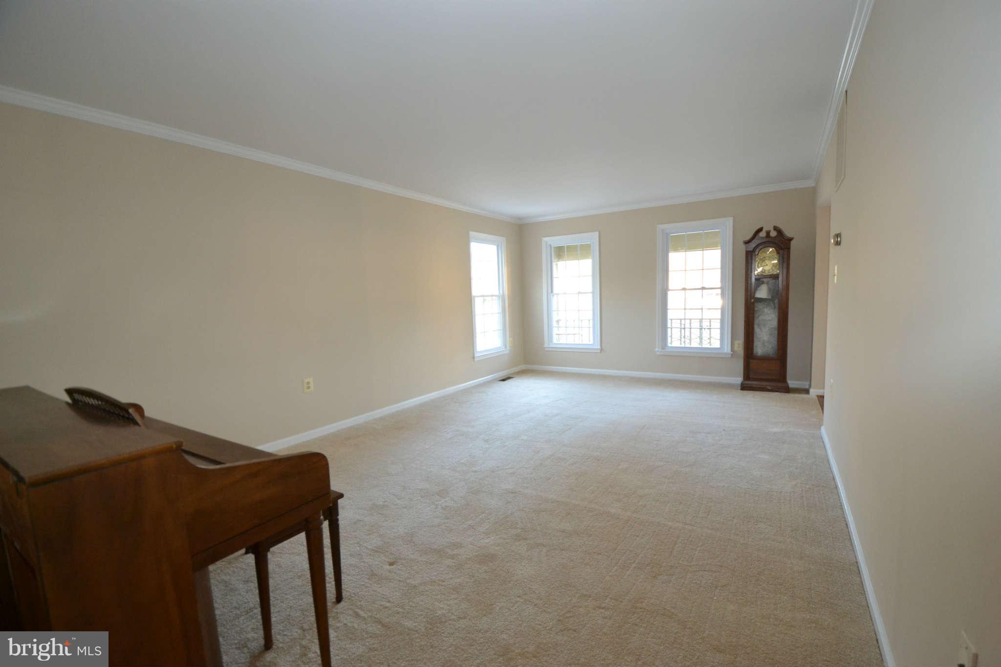 9513 Retriever Road Burke, VA 22015 - Photo 3 of 22 Living Room