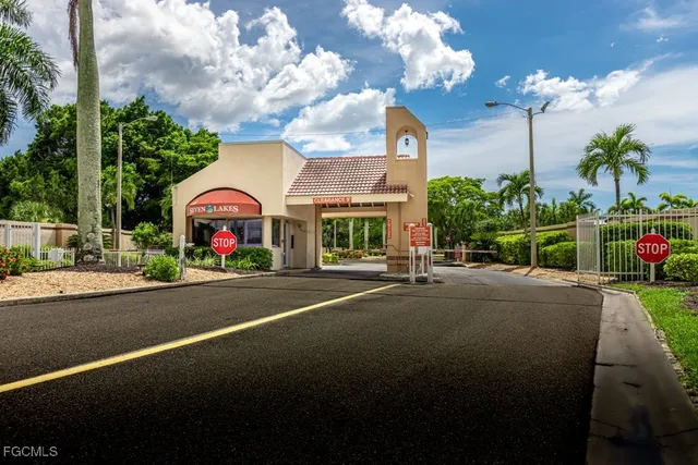 a group of cars parked in front of a building