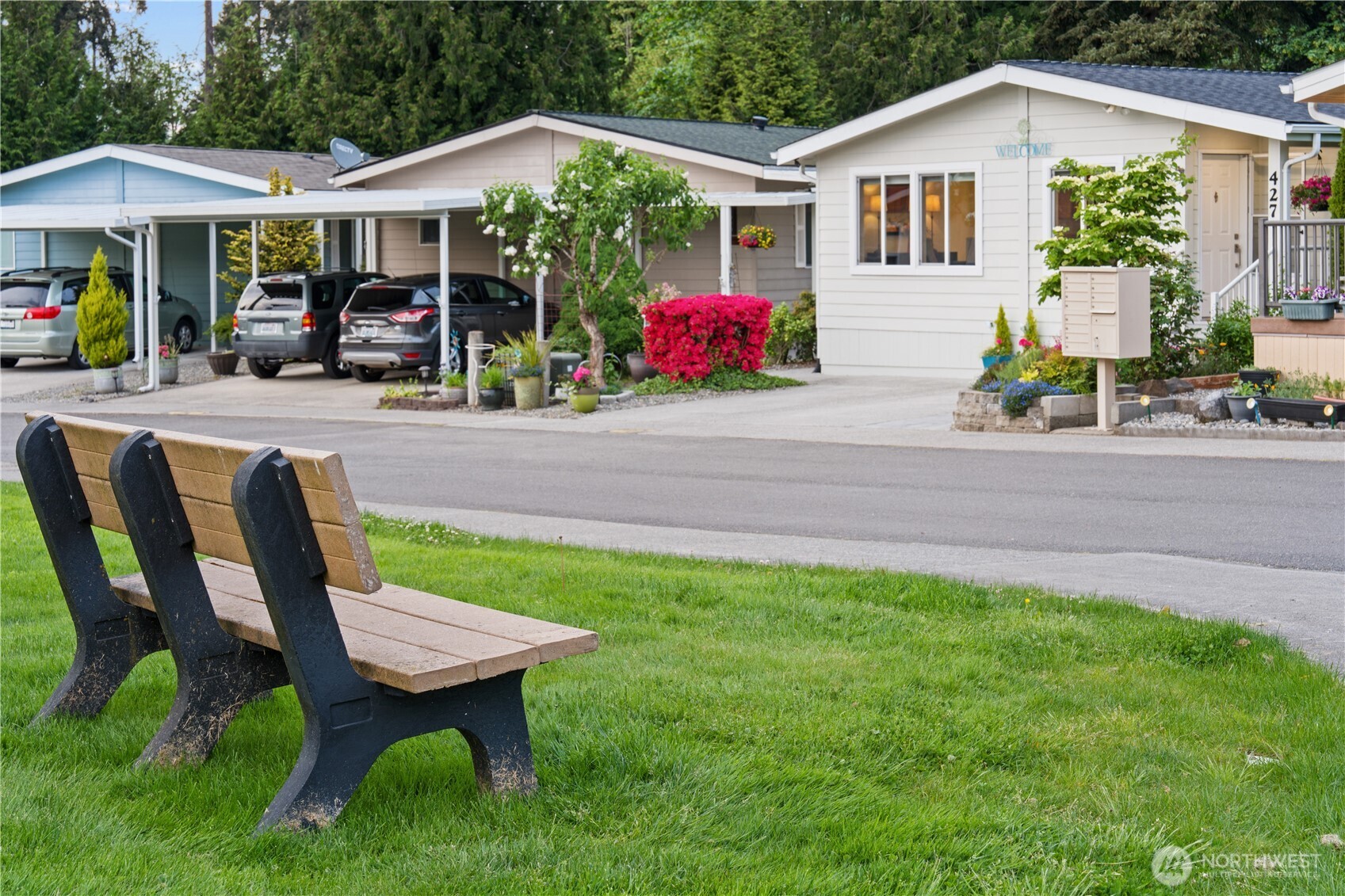 23825 15th Avenue Southeast, Unit 427 Bothell, WA 98021 - Photo 22 of 38 a view of a table and chairs in backyard of the house
