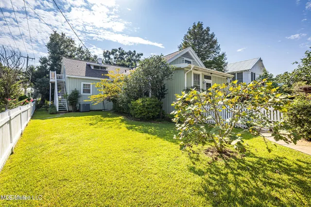 $3,000 | 145 St Francis Street, Biloxi, MS 39530