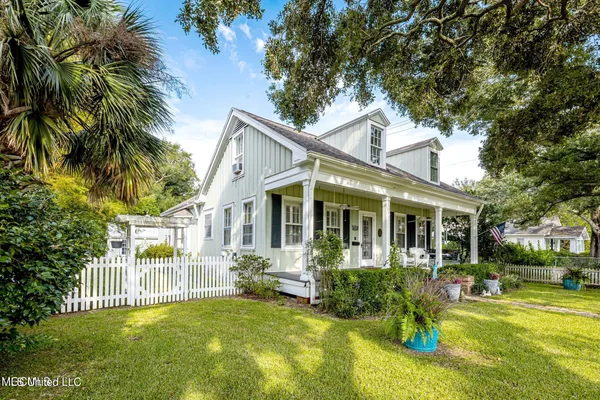 $3,000 | 145 St Francis Street, Biloxi, MS 39530