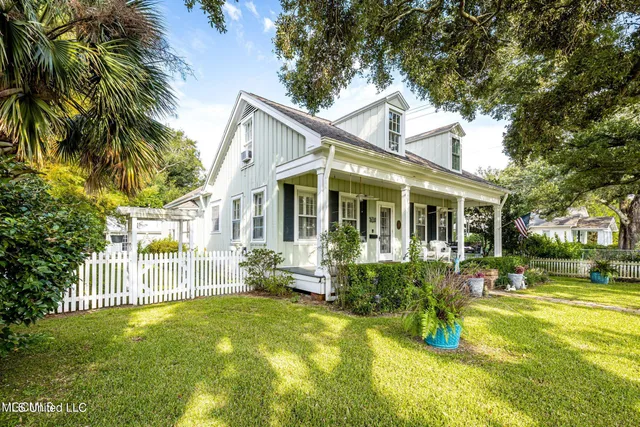 $3,000 | 145 St Francis Street, Biloxi, MS 39530