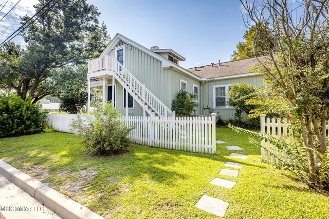 $3,000 | 145 St Francis Street, Biloxi, MS 39530