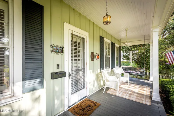 $3,000 | 145 St Francis Street, Biloxi, MS 39530