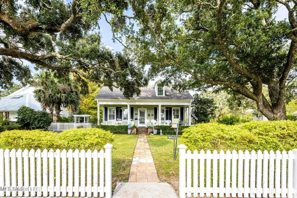 $3,000 | 145 St Francis Street, Biloxi, MS 39530