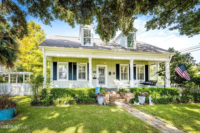 $3,000 | 145 St Francis Street, Biloxi, MS 39530