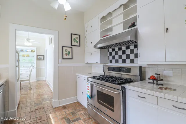 $3,000 | 145 St Francis Street, Biloxi, MS 39530