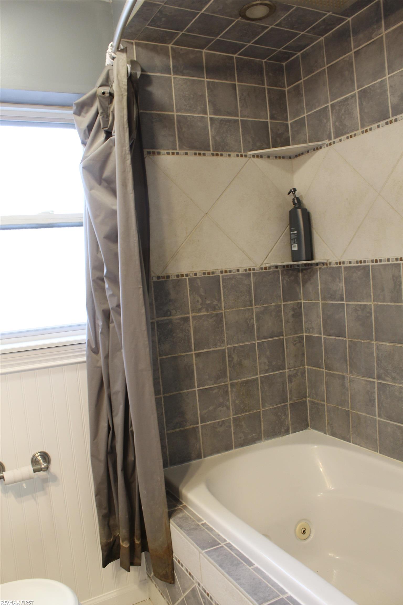 26090 Hayes Road Roseville, MI 48066 - Photo 14 of 19 Gallery Image 14