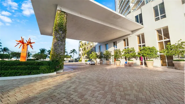 $12,000 | 450 Alton Road, Unit 2810, Miami Beach, FL 33139