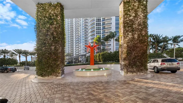 $12,000 | 450 Alton Road, Unit 2810, Miami Beach, FL 33139