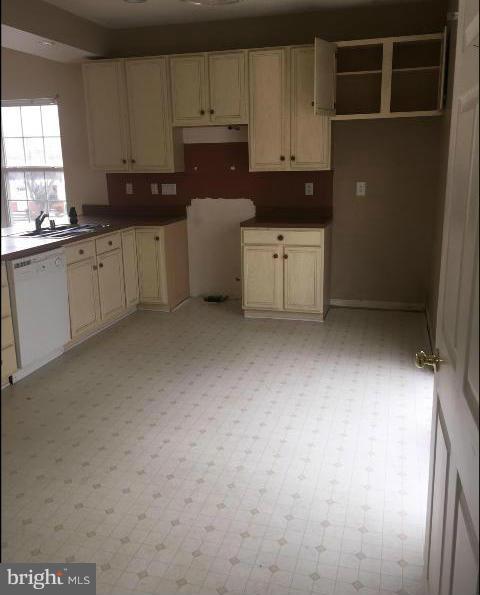 908 Mayo Road Edgewater, MD 21037 - Photo 4 of 15 Kitchen