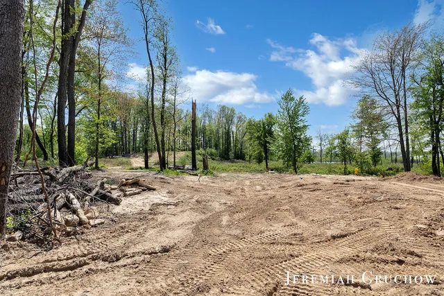 $299,000 | 777 West Sedona Hls Court Northeast, Grand Rapids, MI 49525