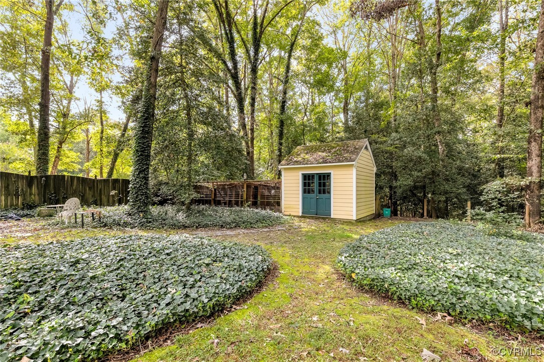 7400 Turner Road Henrico, VA 23231 - Photo 35 of 47 a backyard of a house with a large tree