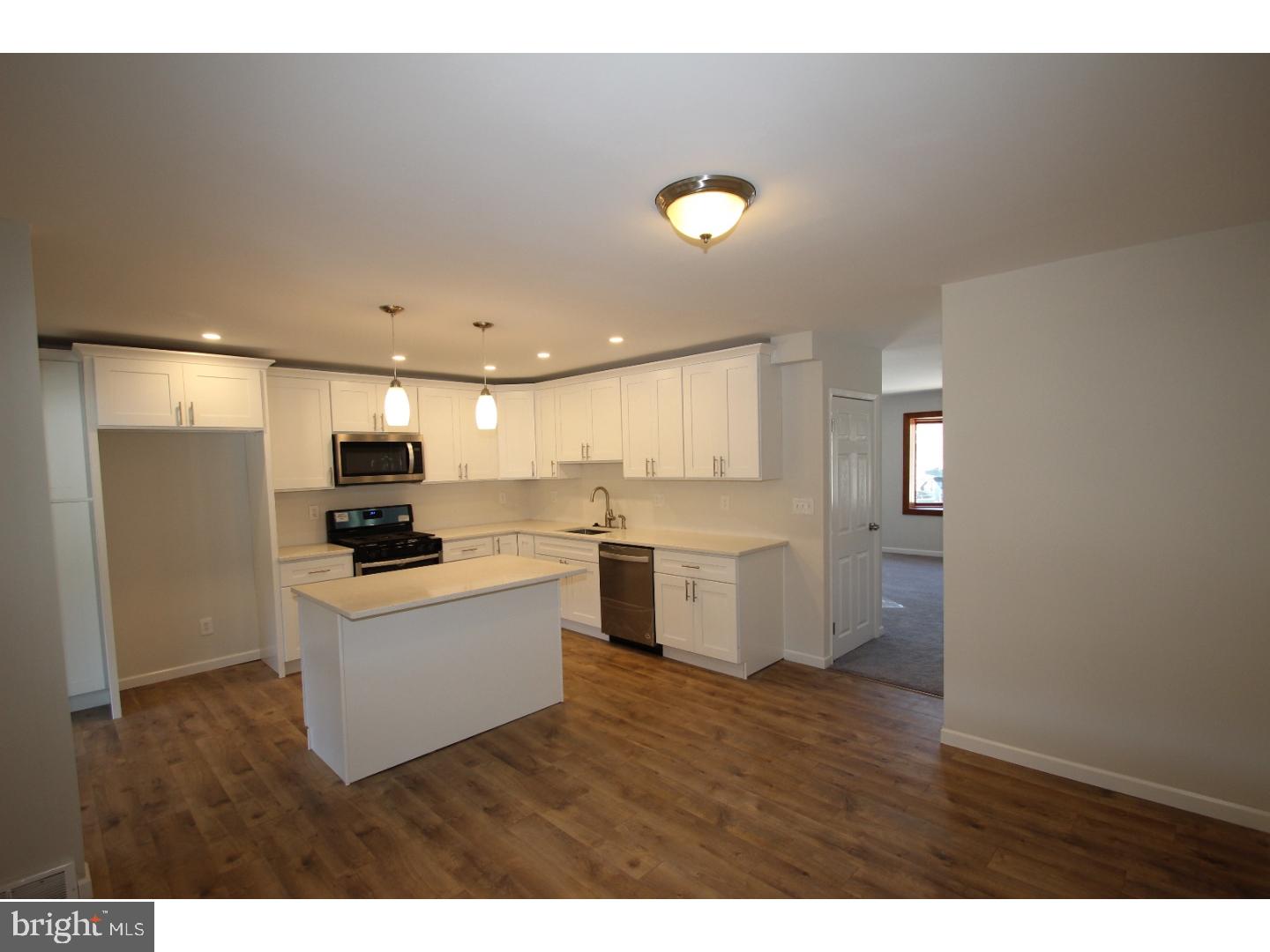 12724 Cabell Road Philadelphia, PA 19154 - Photo 9 of 19