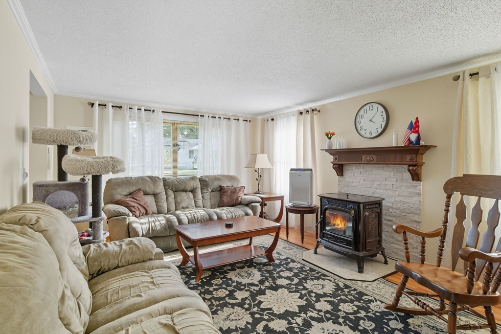 46 Overlea Drive Springfield, MA 01119 - Photo 3 of 42