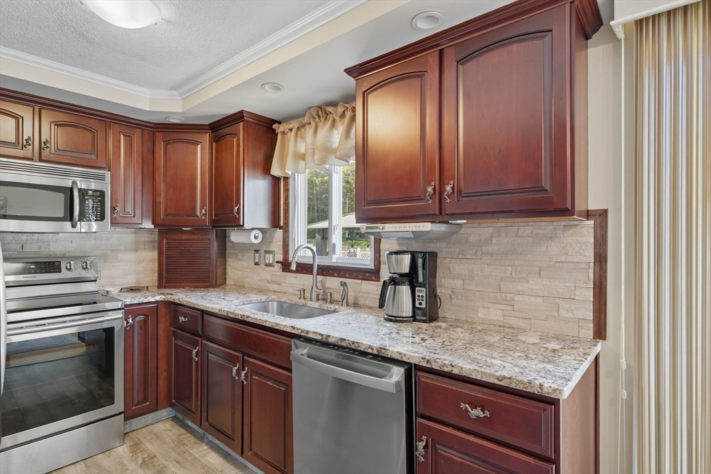 46 Overlea Drive Springfield, MA 01119 - Photo 4 of 42