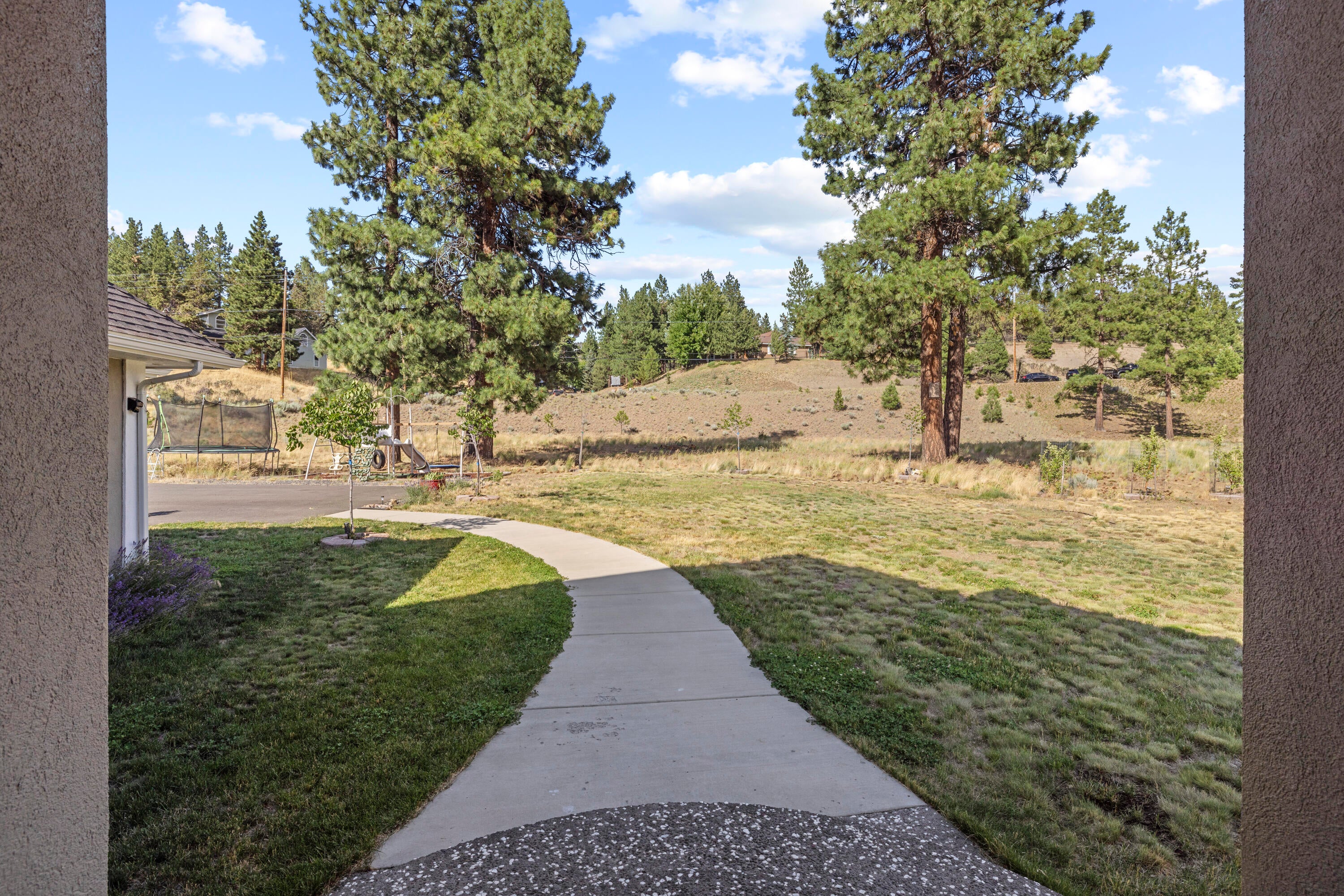 3808 Old Fort Road Klamath Falls, OR 97601 - Photo 9 of 120 front