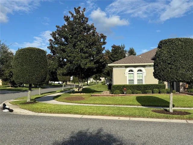 a view of outdoor space yard and balcony
