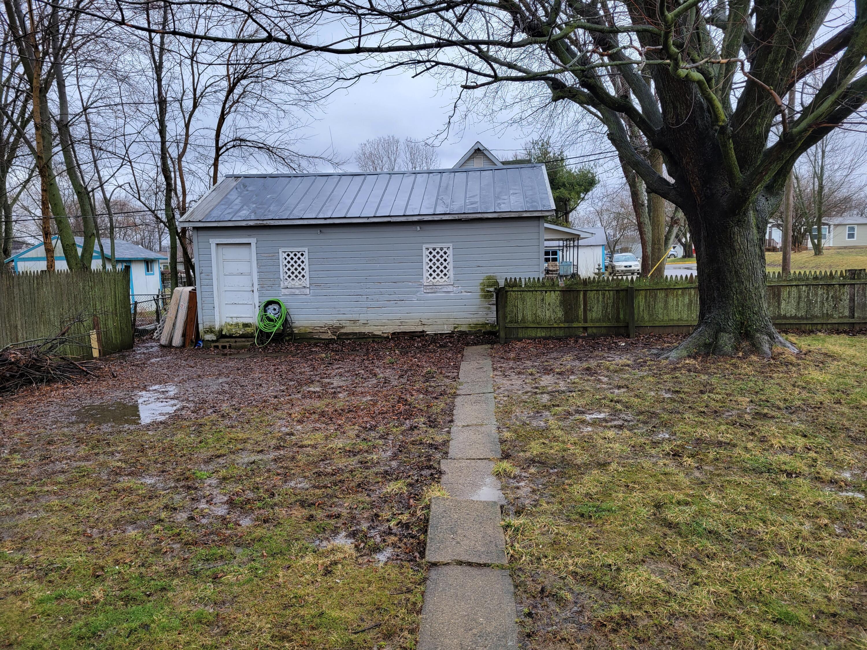92 Riley Avenue London, OH 43140 - Photo 38 of 39 Garage view