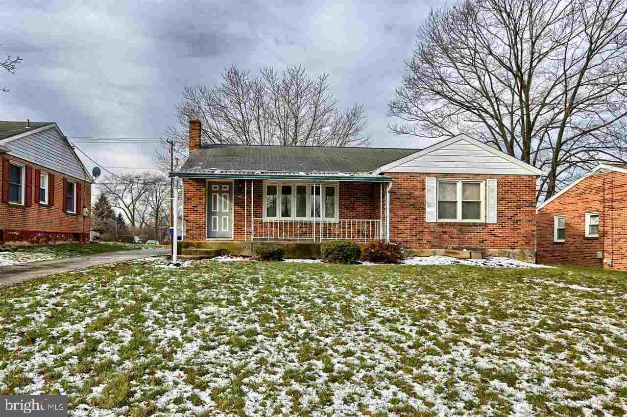 328 Maywood Road York, PA 17402 - Photo 1 of 27 Gallery Image 1