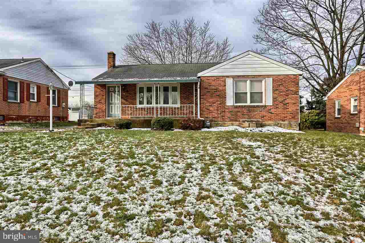 328 Maywood Road York, PA 17402 - Photo 2 of 27 Gallery Image 2