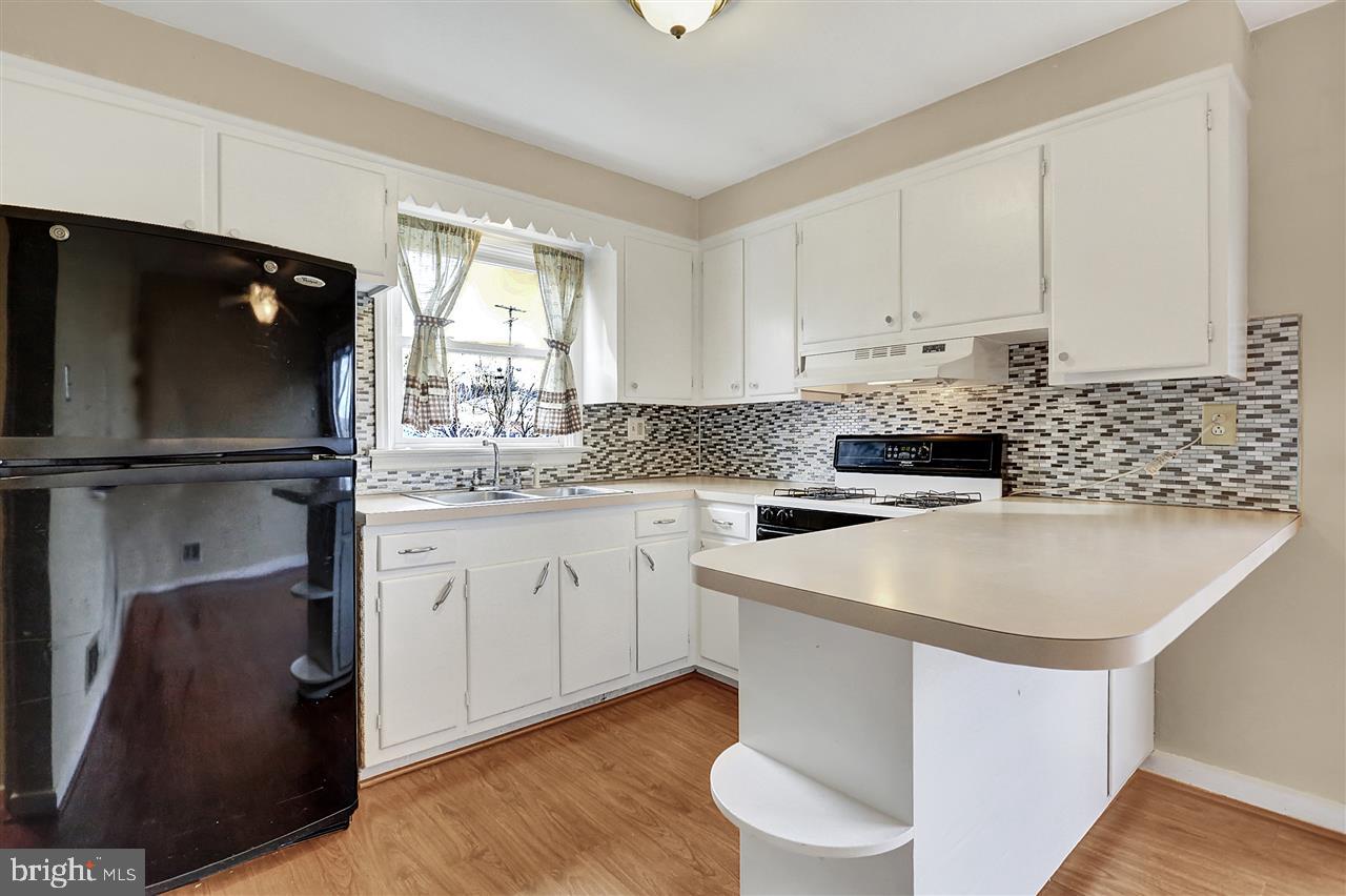 328 Maywood Road York, PA 17402 - Photo 11 of 27 Gallery Image 11