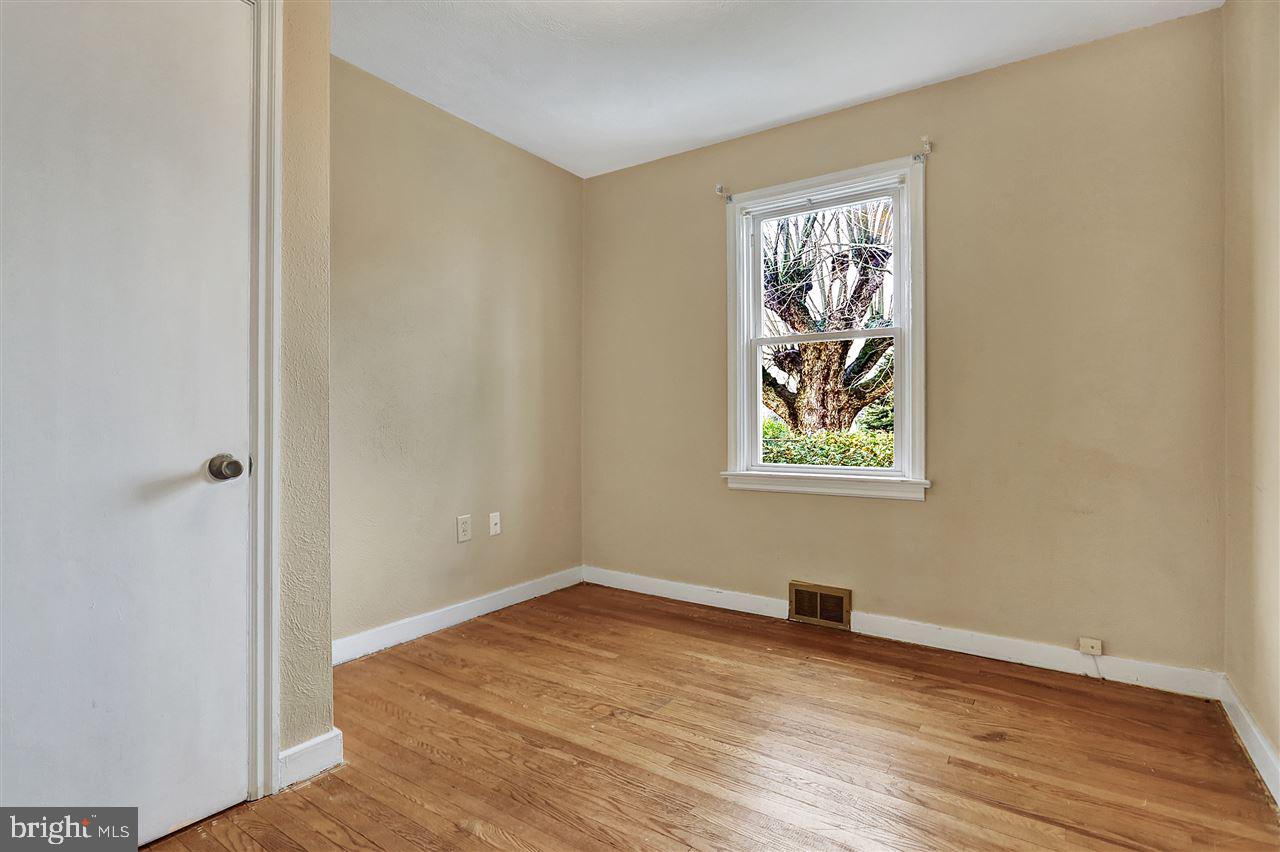 328 Maywood Road York, PA 17402 - Photo 13 of 27 Gallery Image 13