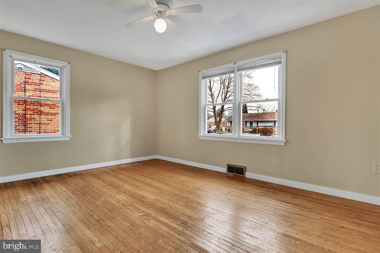 328 Maywood Road York, PA 17402 - Photo 14 of 27 Gallery Image 14