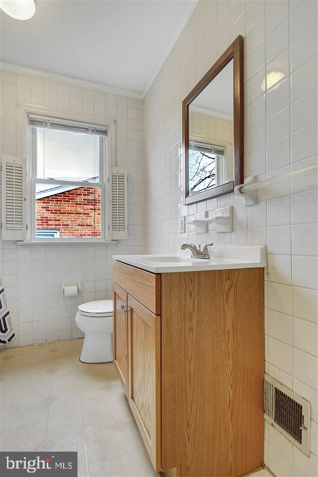 328 Maywood Road York, PA 17402 - Photo 16 of 27 Gallery Image 16