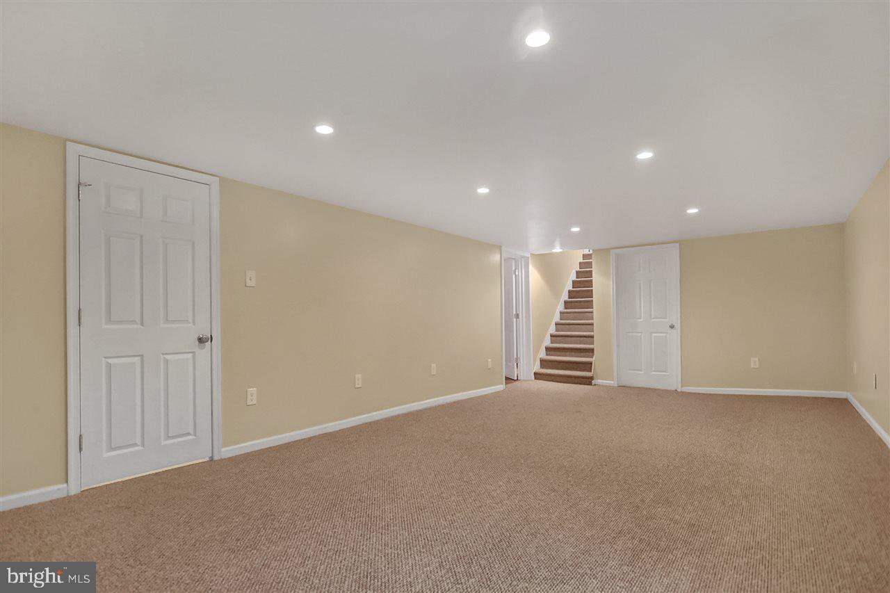 328 Maywood Road York, PA 17402 - Photo 18 of 27 Gallery Image 18