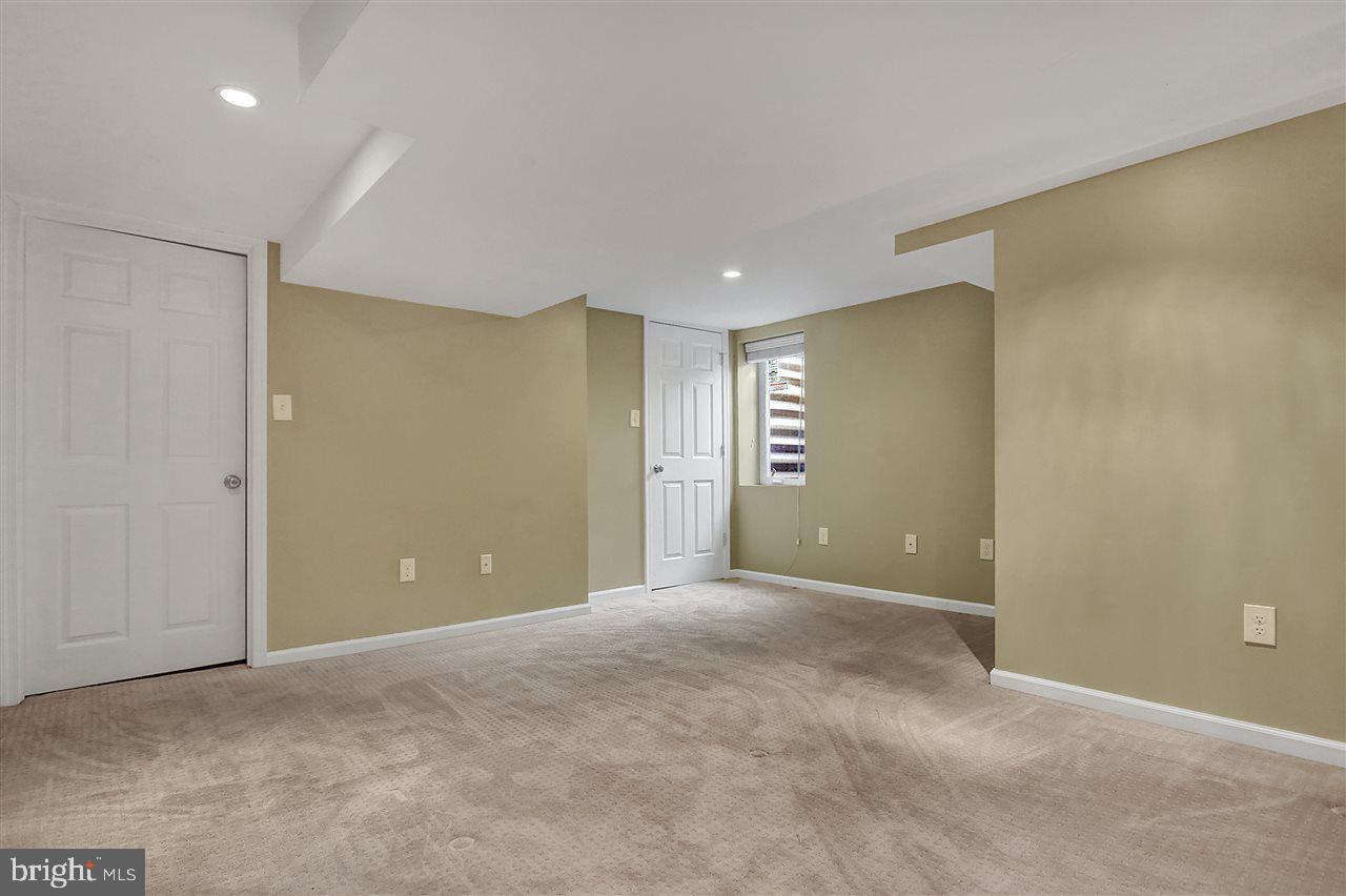 328 Maywood Road York, PA 17402 - Photo 21 of 27 Gallery Image 21