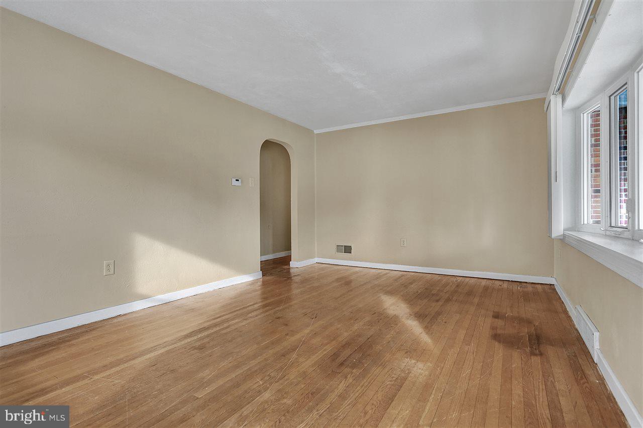 328 Maywood Road York, PA 17402 - Photo 5 of 27 Gallery Image 5
