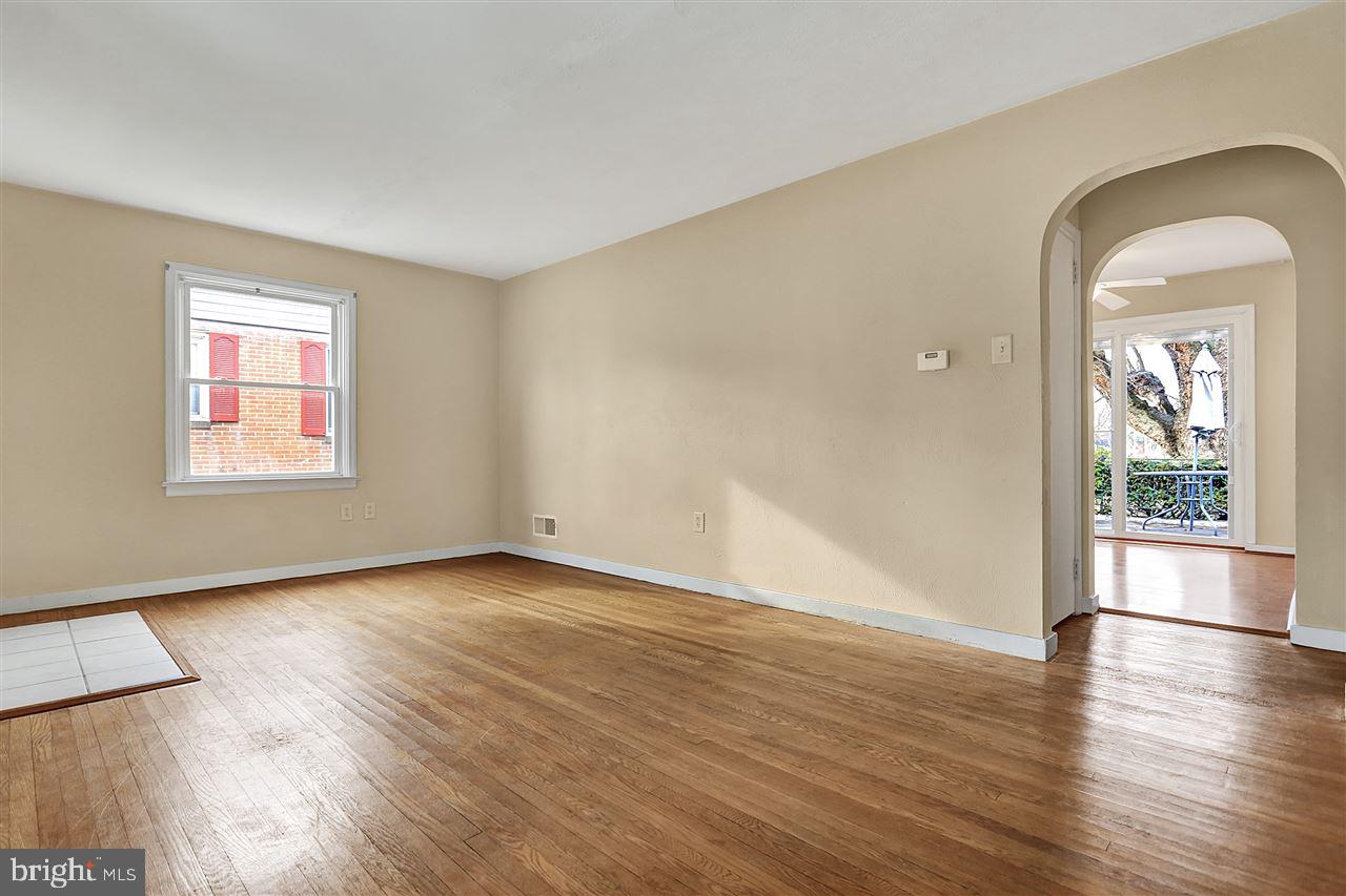 328 Maywood Road York, PA 17402 - Photo 7 of 27 Gallery Image 7