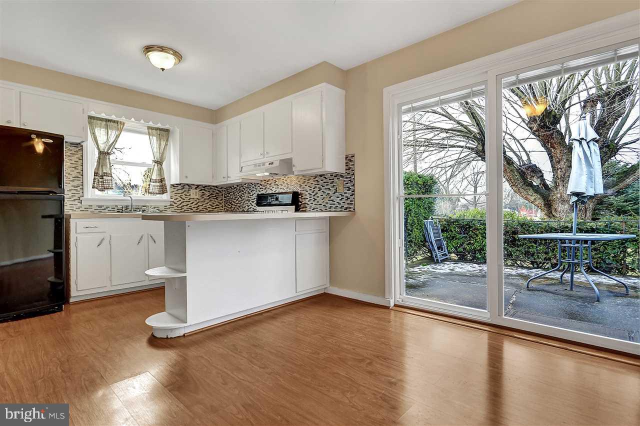 328 Maywood Road York, PA 17402 - Photo 9 of 27 Gallery Image 9