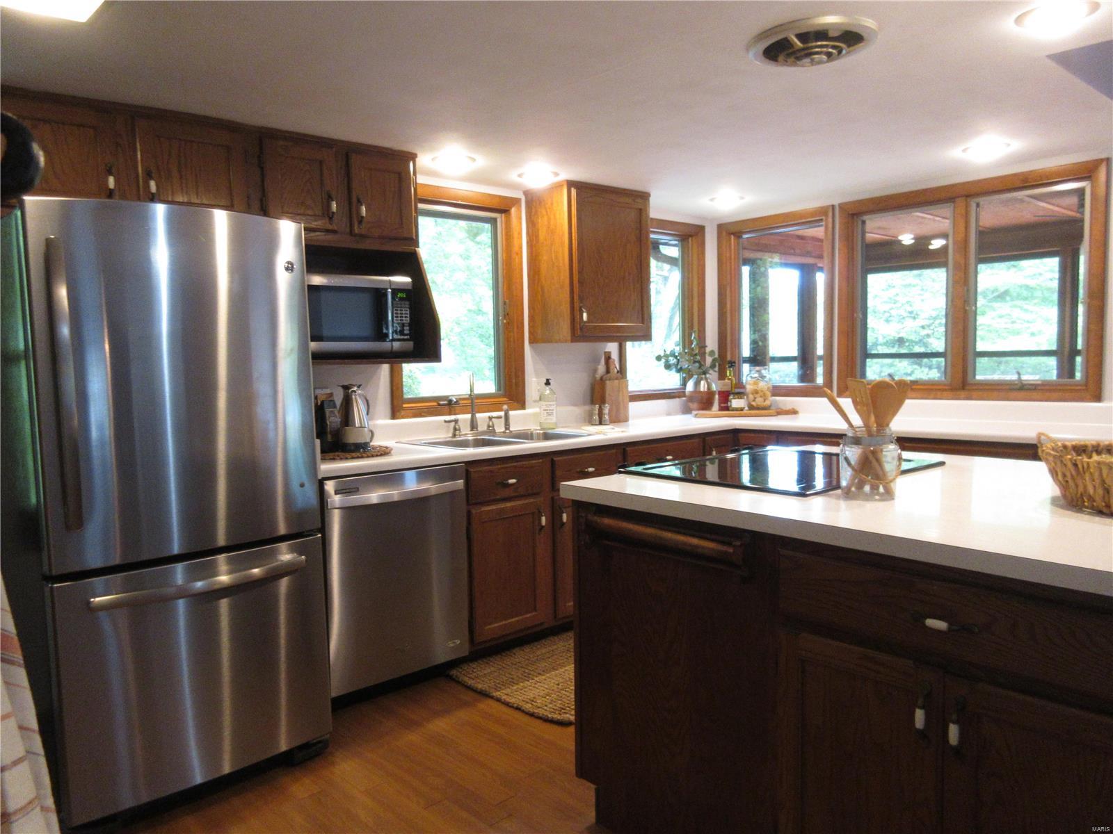 1027 Schwarz Road Edwardsville, IL 62025 - Photo 17 of 34 Gallery Image 17