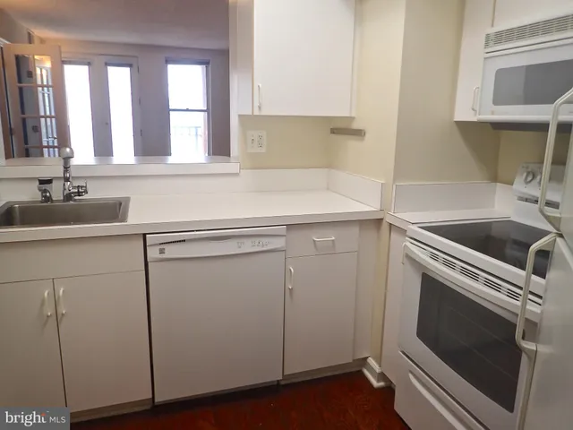 $2,300 | 601 Pennsylvania Avenue Northwest, Unit 609, Washington, DC 20004