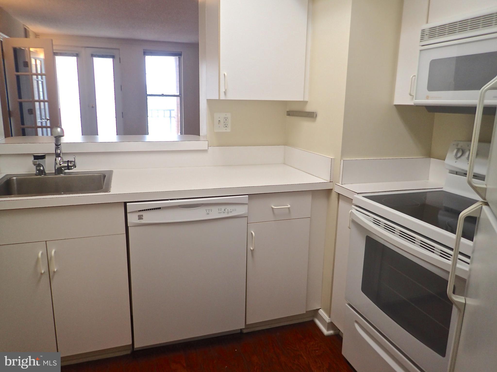 601 Pennsylvania Avenue Northwest, Unit 609 Washington, DC 20004 - Photo 12 of 33 Nice view from the fully equipped kitchen