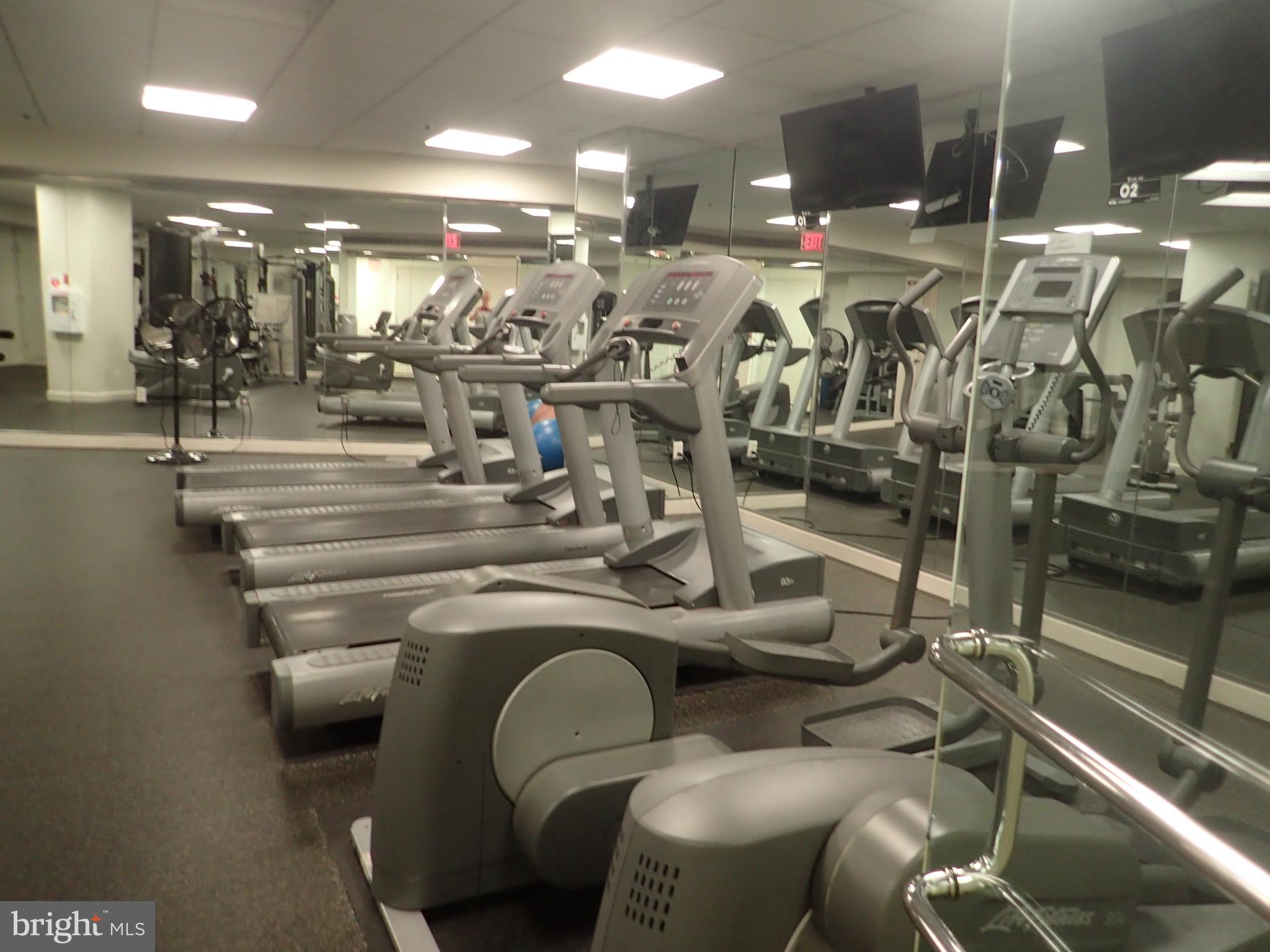 601 Pennsylvania Avenue Northwest, Unit 609 Washington, DC 20004 - Photo 21 of 33 Wonderfully equipped gym, rubber flooring