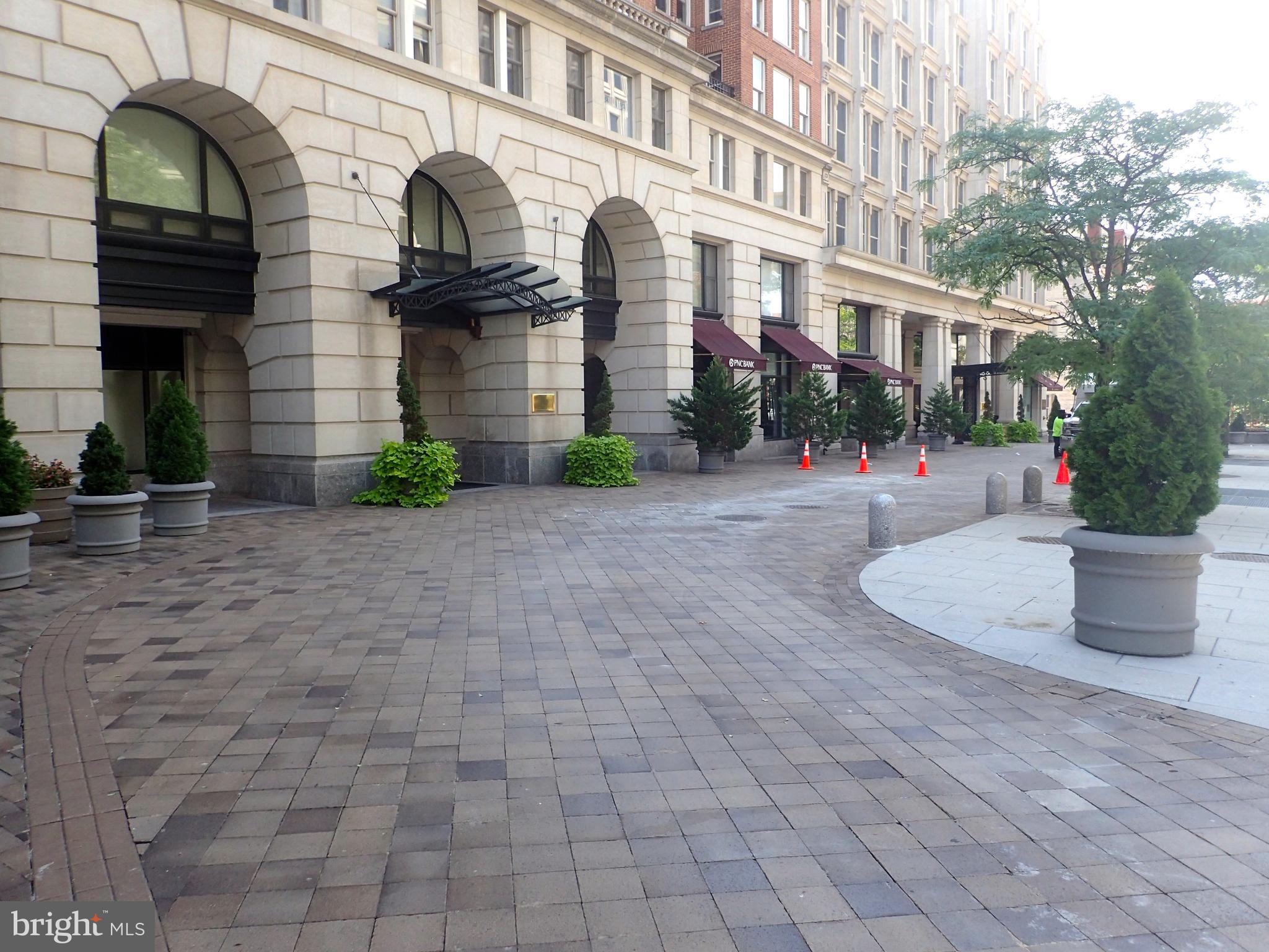 601 Pennsylvania Avenue Northwest, Unit 609 Washington, DC 20004 - Photo 33 of 33 Front entrance Drive up- Circular drive