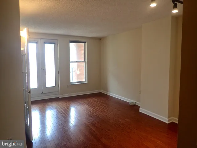 $2,300 | 601 Pennsylvania Avenue Northwest, Unit 609, Washington, DC 20004