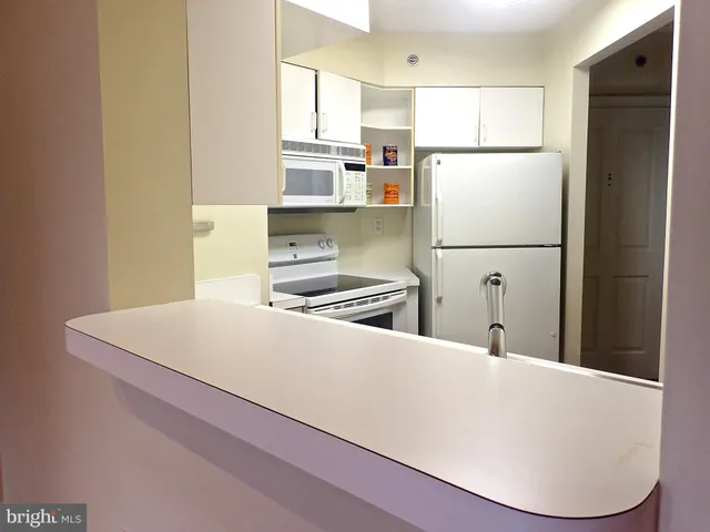 $2,300 | 601 Pennsylvania Avenue Northwest, Unit 609, Washington, DC 20004