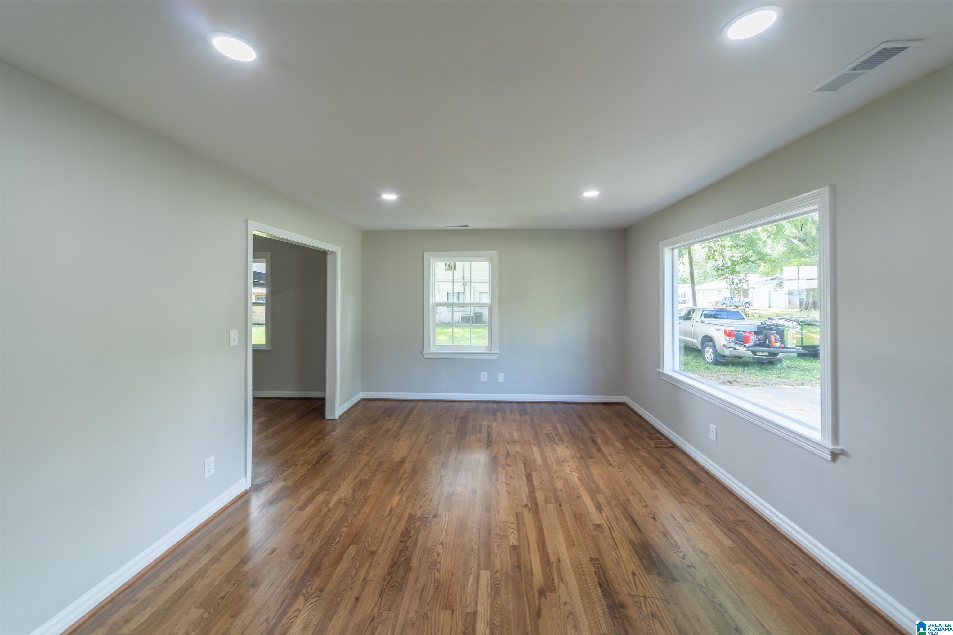 136 Crystal Avenue Bessemer, AL 35023 - Photo 6 of 37