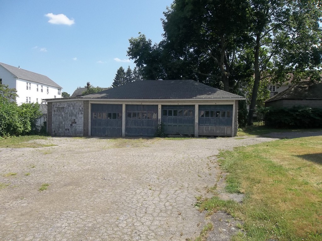 13-15 Ekman Street Worcester, MA 01607 - Photo 3 of 18 Gallery Image 3