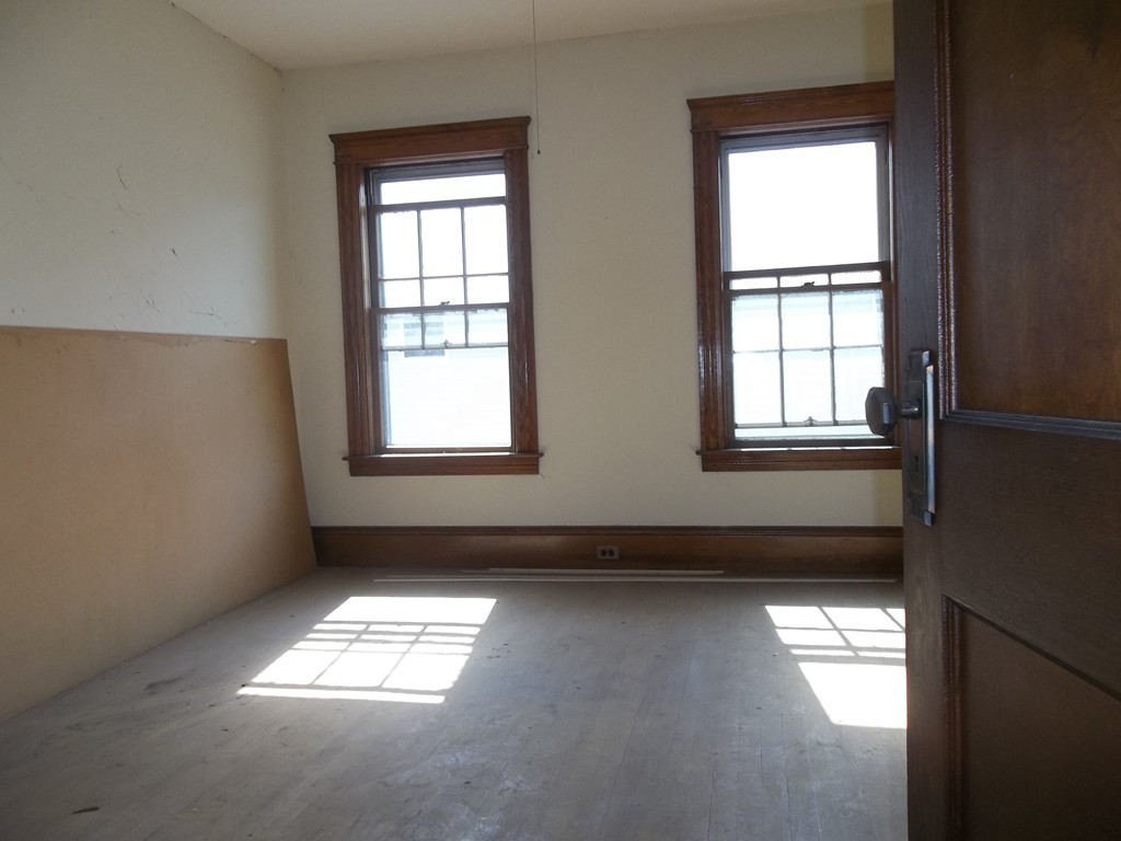 13-15 Ekman Street Worcester, MA 01607 - Photo 9 of 18 Gallery Image 9