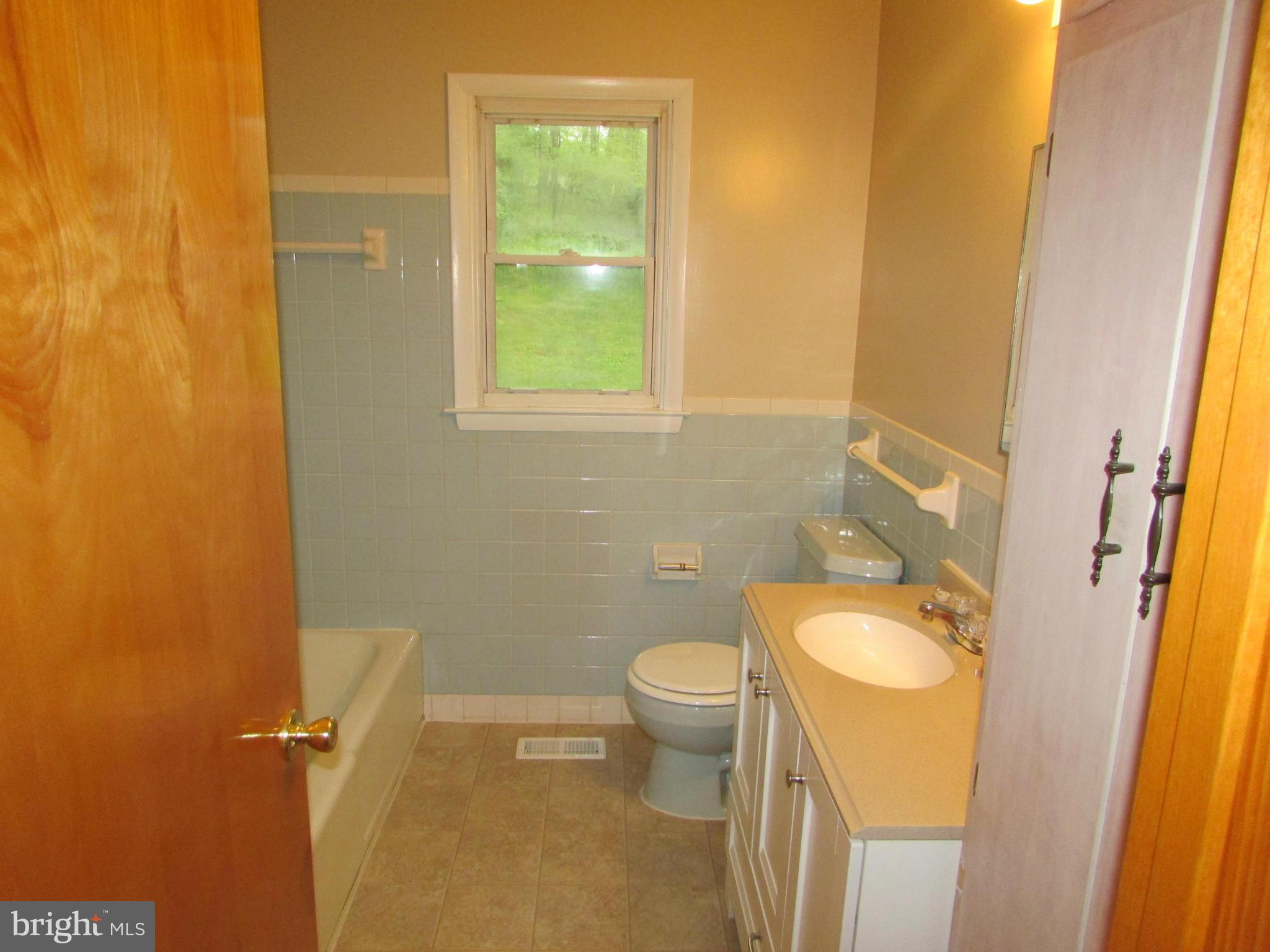 762 Old Manchester Road Westminster, MD 21157 - Photo 11 of 24 Bath